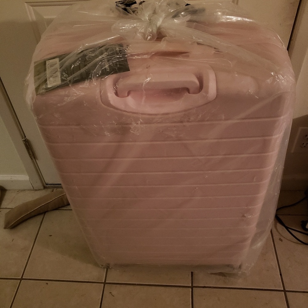 28" Luggage (Pink)